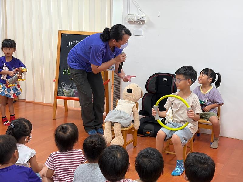 臺東市衛生所攜手幼兒園 結合中秋推「汽座神隊友」守護童行
