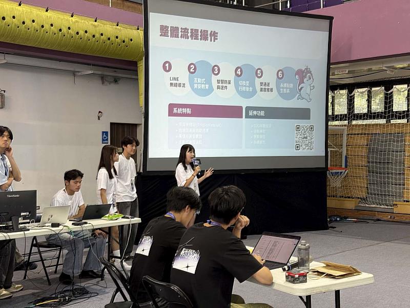 第1名得獎-「黑化肥發灰會揮發 灰化肥揮發會發黑」隊伍成果發表。