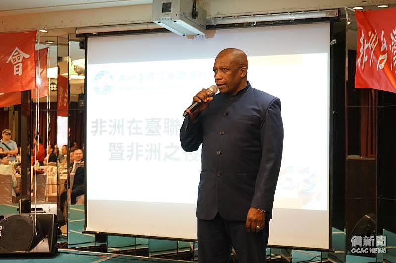 南非聯絡辦事處代表Mr. Zakhele Mnisi致詞。