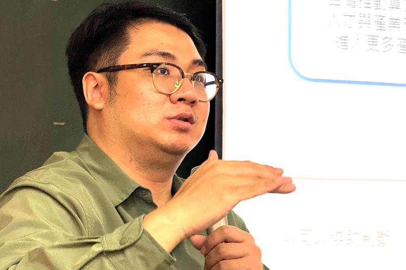 技嘉科技設計師楊采聖主講「Tool+」,分享AI智慧工具在專業職人現場的創新應用。