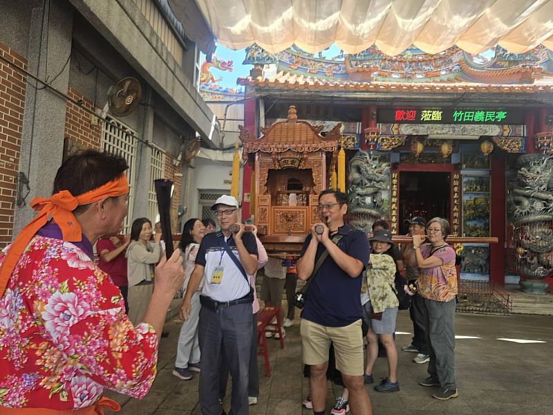 花蓮富里竹田義民亭扛神轎體驗。