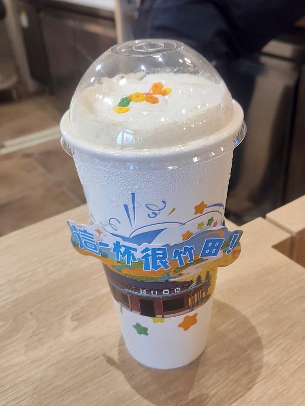 飲料杯身都另有創意設計。