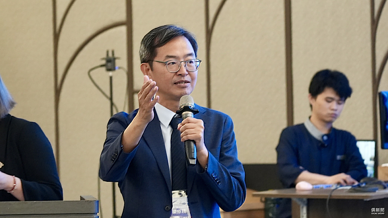 中南美洲臺灣商會聯合總會總會長梁原精致詞。