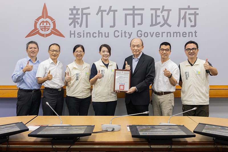 高虹安市長核發竹市首張再生水經營籌設許可。