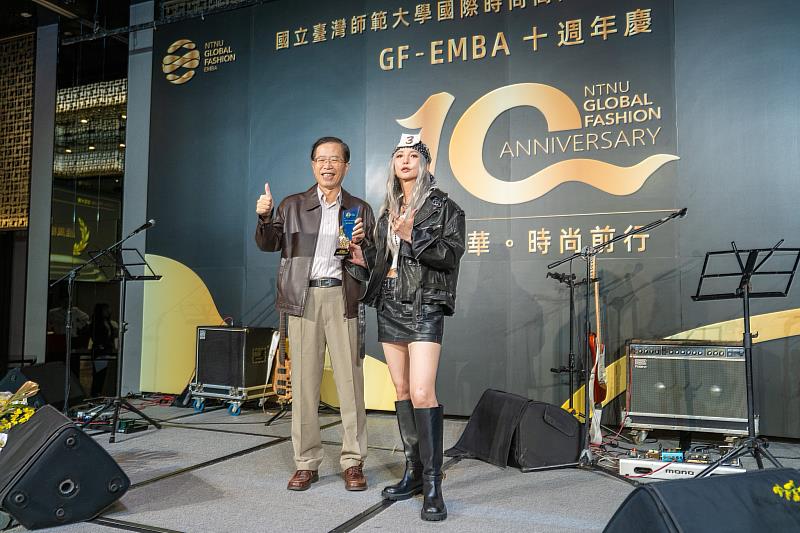 校長頒發最佳風格獎。