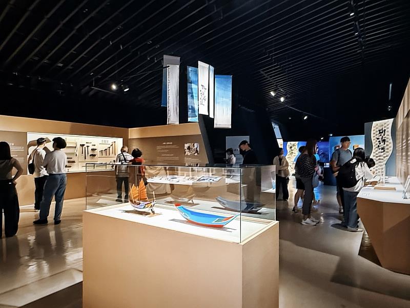 特展以4大單元,串聯考古、漁村記憶、當代藝術與永續議題。