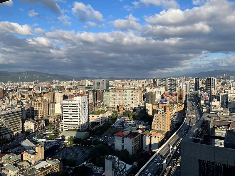 永慶房產集團統計10年間北市逾2千萬住宅交易過半,千萬內僅剩不到1成。(房市示意圖)