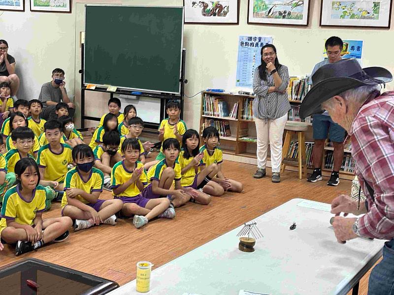 高齡97歲台東基督教醫院創院院長譚維義9/21與東海國小師生分享人生