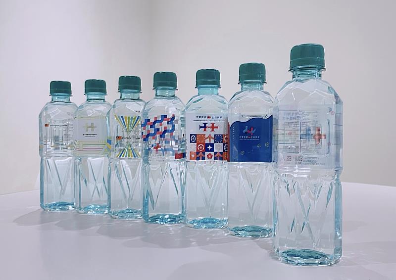 「台塩海洋鹼性離子水」連續7年配合國慶主視覺推出限定瓶標,讓國慶紀念瓶更添收藏樂趣。
