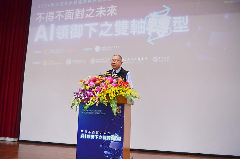 CPC總經理張寶誠於「不得不面對之未來-AI領御下之雙軸轉型」論壇致詞為活動揭開序幕。