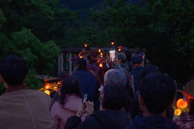 以橘暖色的光走向巴陵古道,在地嶄新的夜間生態觀察與體驗。