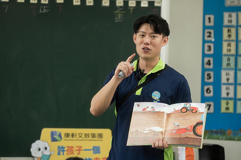 康軒業務化身永續大使,走進全台校園。