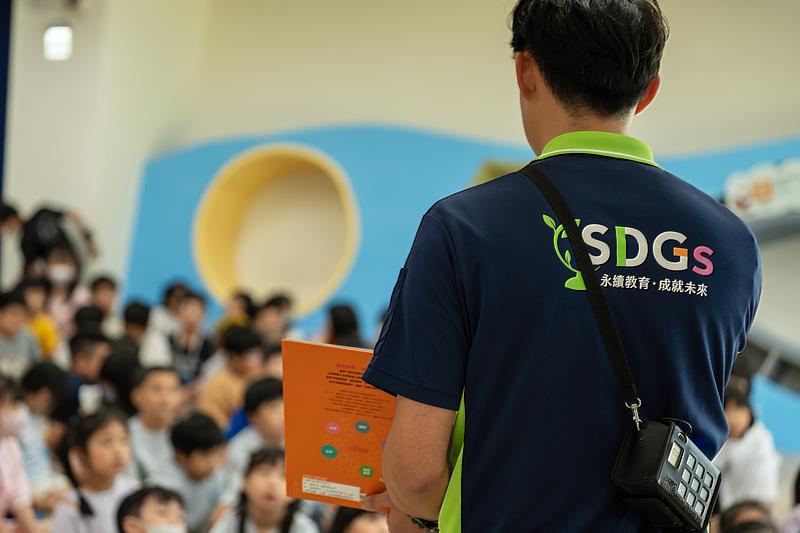 康軒透過多元行動推動永續教育。