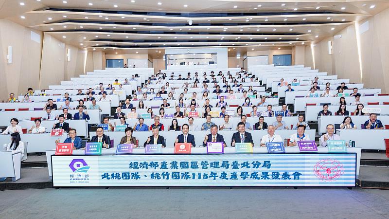北桃團隊、桃竹團隊115年度產學成果發表會,與會者合影。(圖/淡江大學提供)