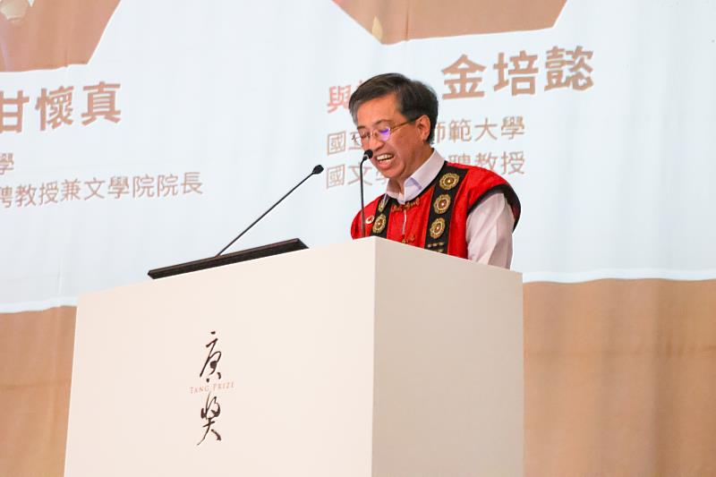 唐獎教育基金會現任執行長是陳振川教授。