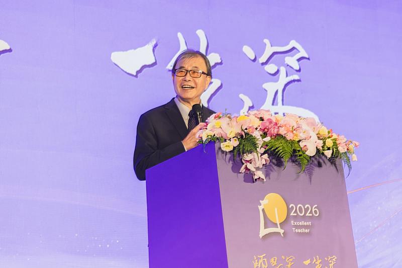 教育部鄭英耀部長致詞。