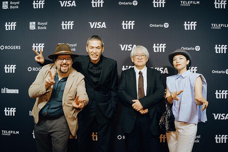 《狂忘警探》於多倫多國際影展午夜單元盛大登場,TIFF午夜單元策展人Peter Kuplowsky(左起)、導演 SABU、製片市山尚三、製片王思靜。