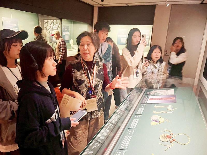 《歲月裡的恆溫-從古人的故事到你的訊息框》故宮校園微型展現場