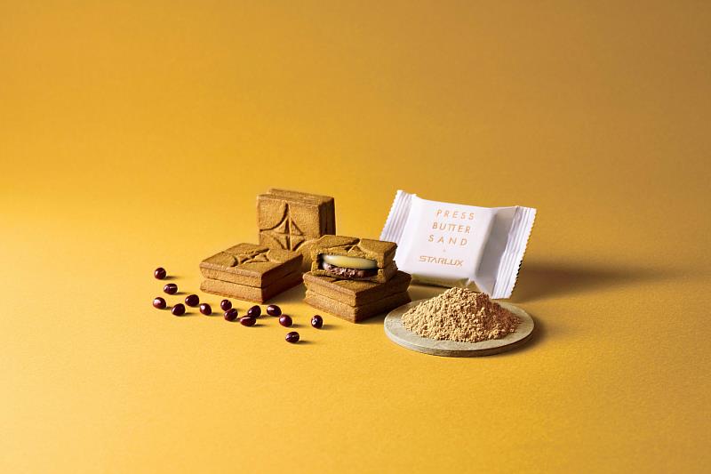 東京、大阪出發航班持續與廣受好評的伴手禮品牌「PRESS BUTTER SAND」合作推出全新「紅豆＆黃豆粉」口味。