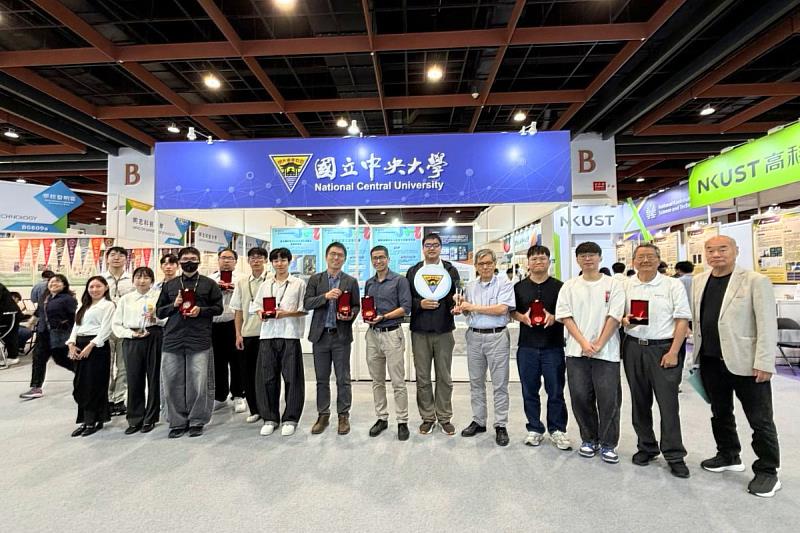 中央大學創博會發明競賽大放異彩，共獲3鉑金、3企業特別獎、6金、3銀和5銅等獎項。