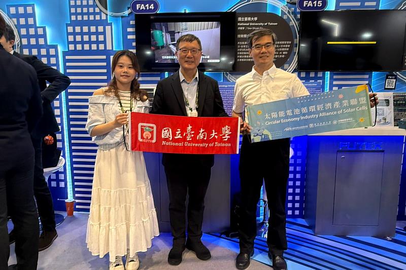 南大團隊亮相2026未來科技館，展示太陽能板循環再生技術，展現綠色科技研發與產學成果。