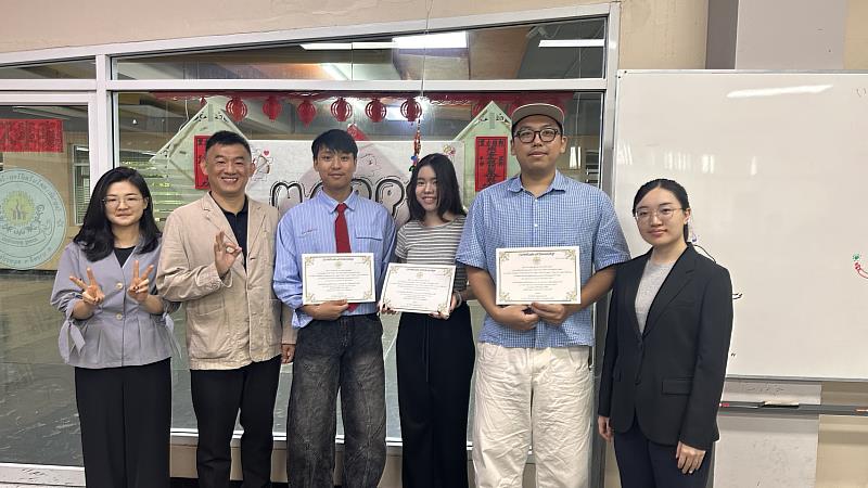 華語教學助理完成BDI實習成果合影。