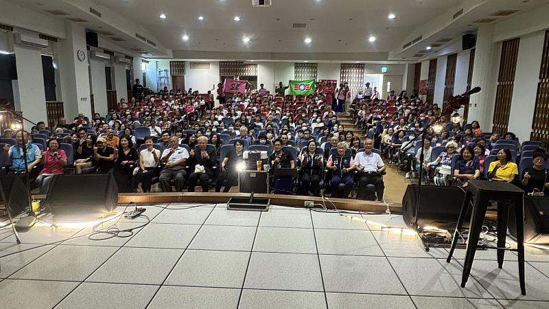「音愛生命」搖滾音樂會走進後甲 祖孫親子共聽生命故事、把愛說出口