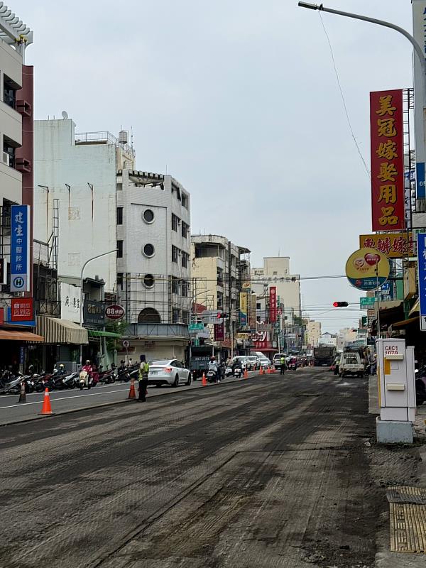 吳鳳北路配合污水工程刨鋪作業9月23、24日調整施工方式 維持車輛通行
