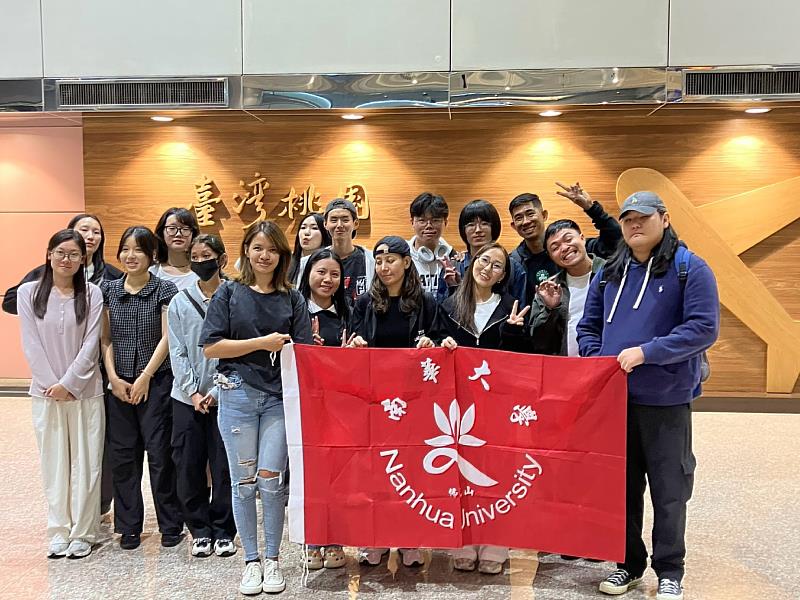 南華大學國際處至桃園國際機場迎接115學年度第1學期來自各國的新生。