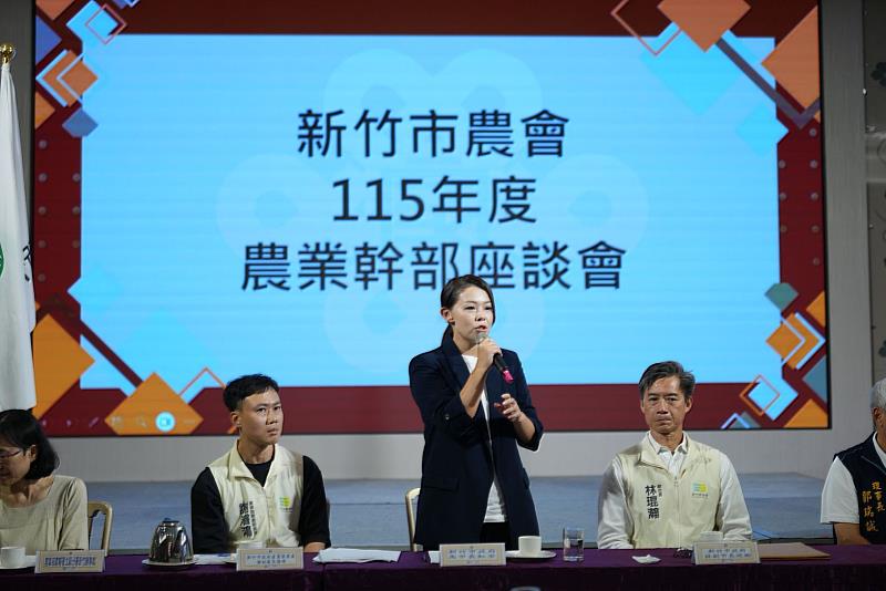 高虹安市長與農會基層農民幹部共同進行農業推動意見座談。