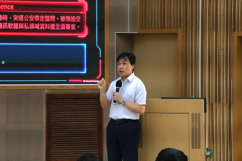 沈副主委以實際案例解析兩岸議題,讓南大師生更深入掌握政策觀點與區域情勢。