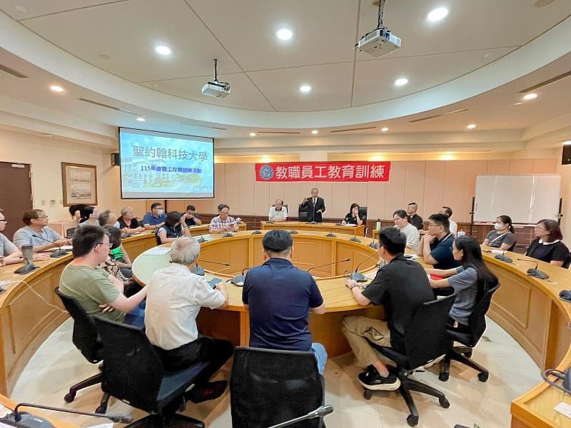 聖約翰科技大學舉辦職工在職訓練,唐彥博校長勉勵全體職工凝聚團隊力量,共同為校務發展努力。