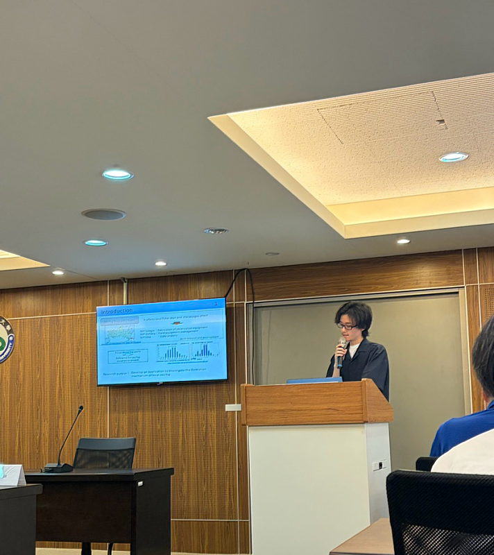 台日師生於研討會發表研究成果。