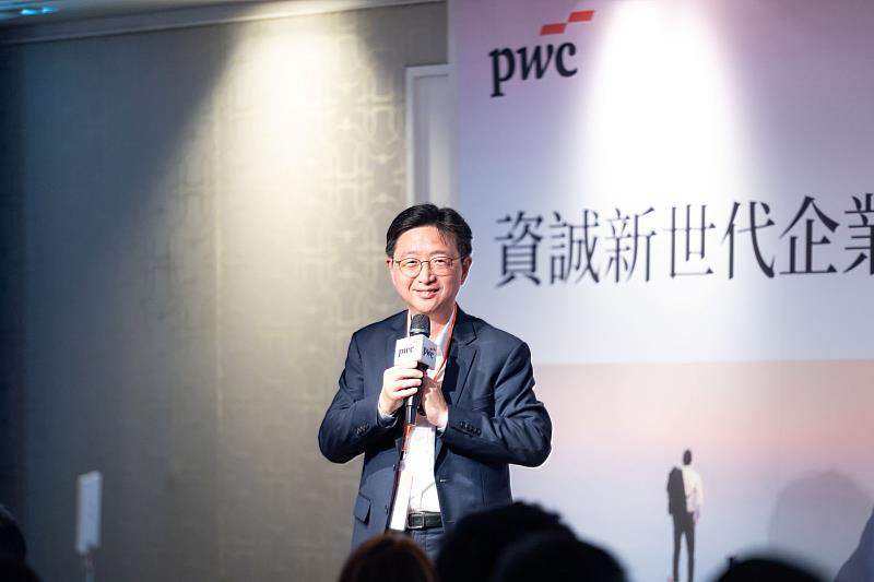 資誠人資管理顧問公司董事長桂竹安探討從上市櫃公司ESG評鑑轉型談企業人才永續新挑戰。