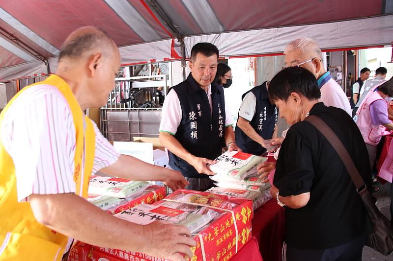 嘉市府攜手九華山地藏庵 中秋愛心送暖發放贊普品