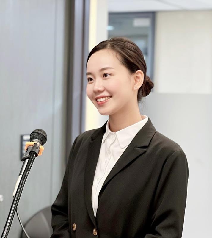 越南籍助理教授黎秋草先於文化大學全球商務學位學程取得碩士，再攻讀國企系博士，畢業後留校任教。