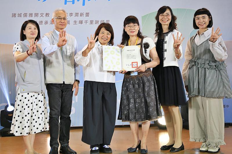 40年資深優良教師。