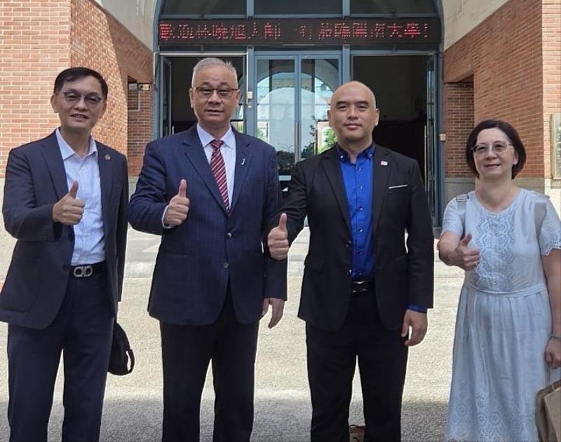 開南大學與美國飛天大學交流代表合影,期盼深化臺美教育合作。