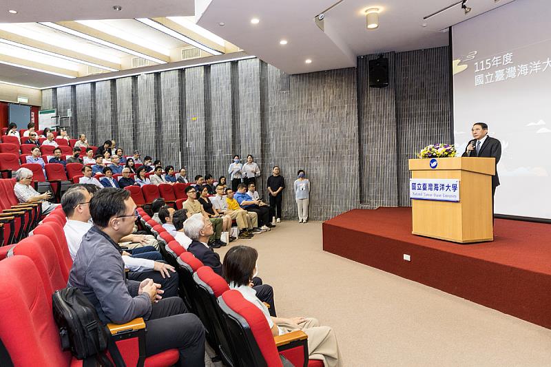許泰文校長感謝師長們的付出與貢獻。