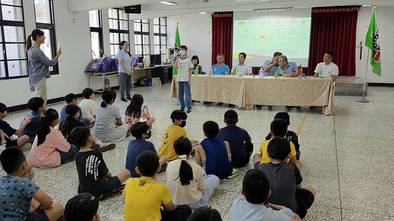 學童代表分享聚光計畫心得。