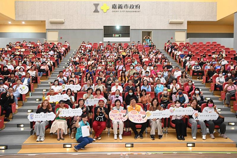 「永遠的熱情．不滅的鬥志」 名人講座大合照。