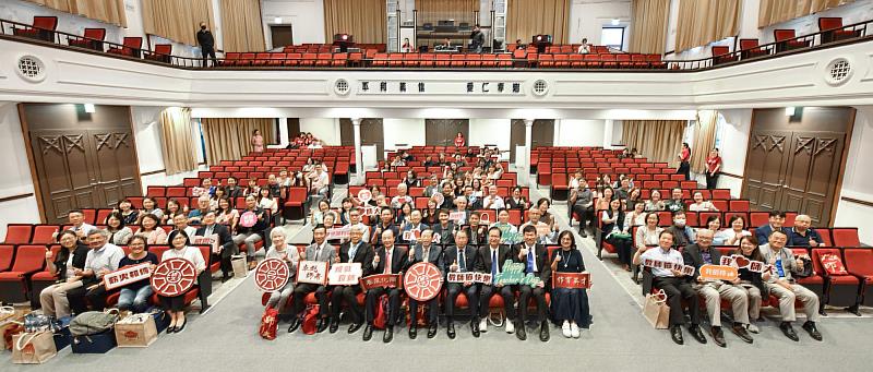 臺師大115年績優教職員工頒獎大合照。