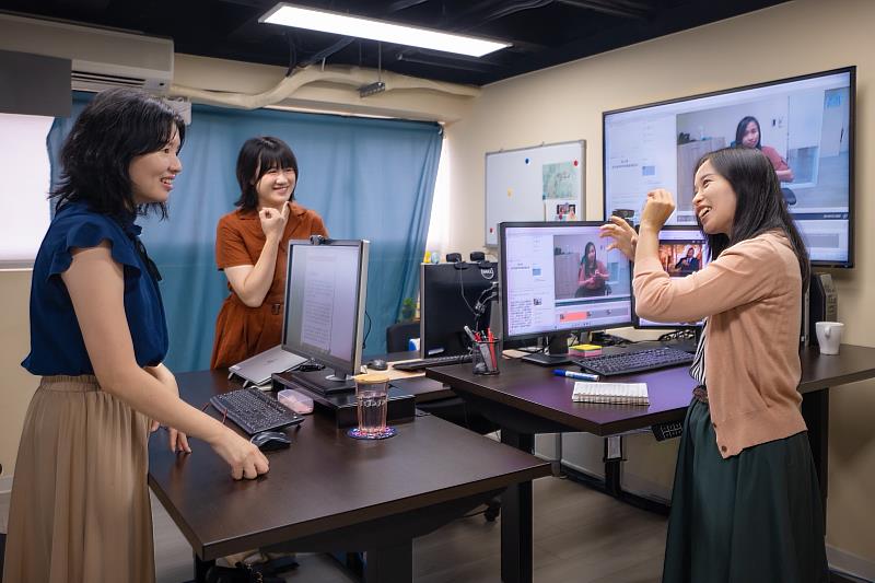 Sign-language interpreters are dedicated to making content accessible to those who are deaf or hard of hearing. (Photo courtesy of Jehovah’s Witnesses.)
