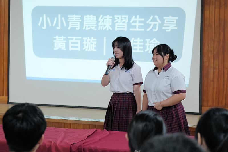 小小青農實習生學姐分享實習經驗，鼓勵學弟妹加入實習體驗的行列。