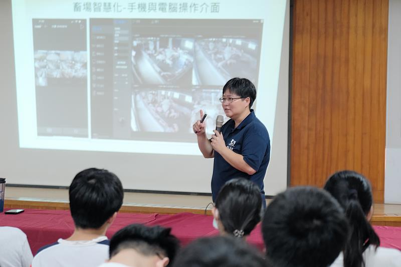 農場晃晃陳柏吟創辦人分享返鄉投入農業與產業經營的實務經驗。