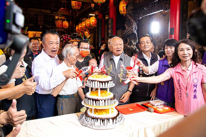 新港奉天宮媽祖契子女中秋團圓,翁章梁陪同祈福慶佳節-2