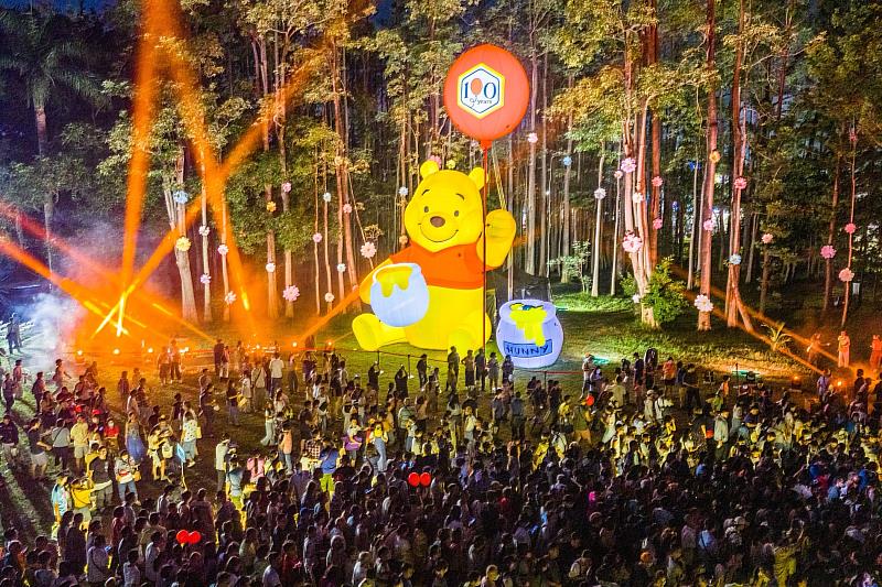 《小熊維尼》百年經典點亮中秋夜!「2026光織影舞」璀璨登場北香湖