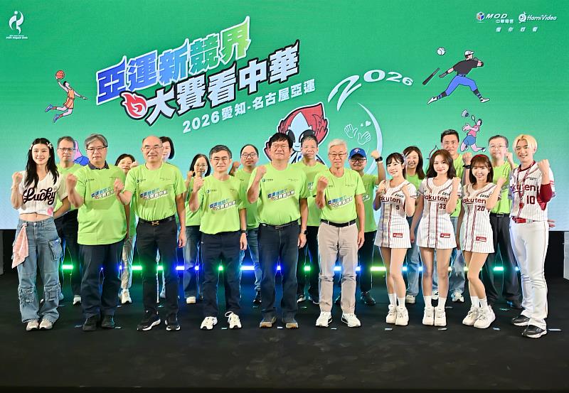 中華電信總經理林榮賜(左五)、中華電信執行副總林文智 (左四)、網路分公司總經理賈仲雍(左三)、個人家庭分公司總經理胡學海 (右五) 、愛爾達營運長許牧群(左二)及應援嘉賓棒球女孩LOLO(左一)、樂天桃猿應援團長Aby(右一)與樂天女孩等貴賓一同參與公播活動。