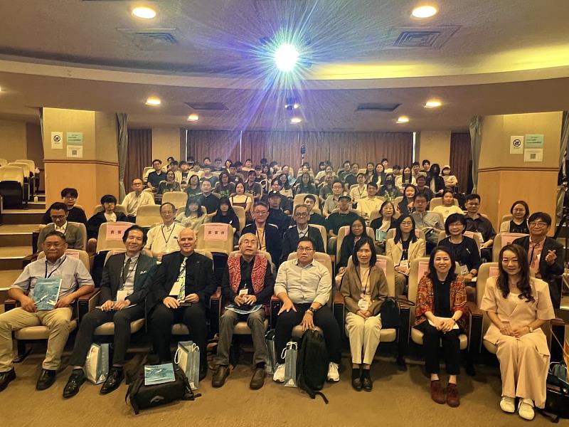 2026「文化韌性與氣候變遷」SIG國際研討會大合照。(照片/校方提供)