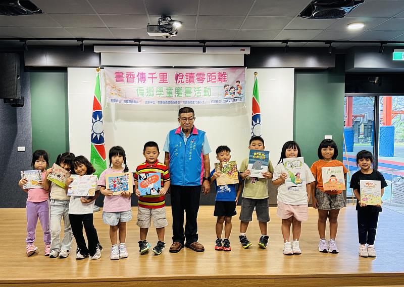 「書香傳千里．悅讀零距離」救國團高雄市團友會贈書偏鄉校園 陪伴學童閱讀築夢